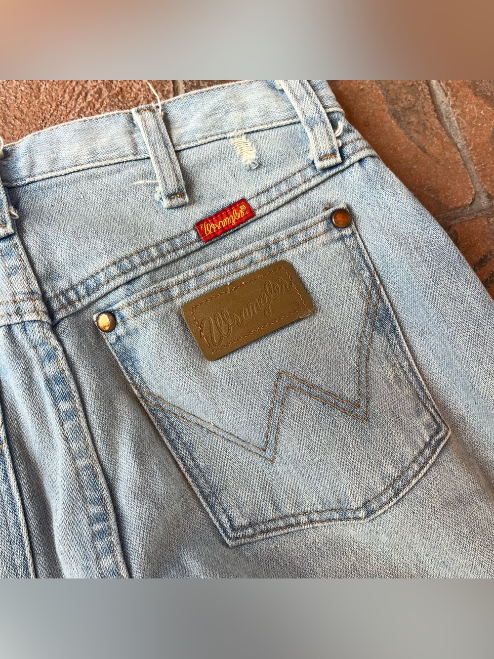 Wrangler Women’s Cowboy Cut Slim Fit Jeans Size 3X32 Distressed High Rise - Picture 3 of 8